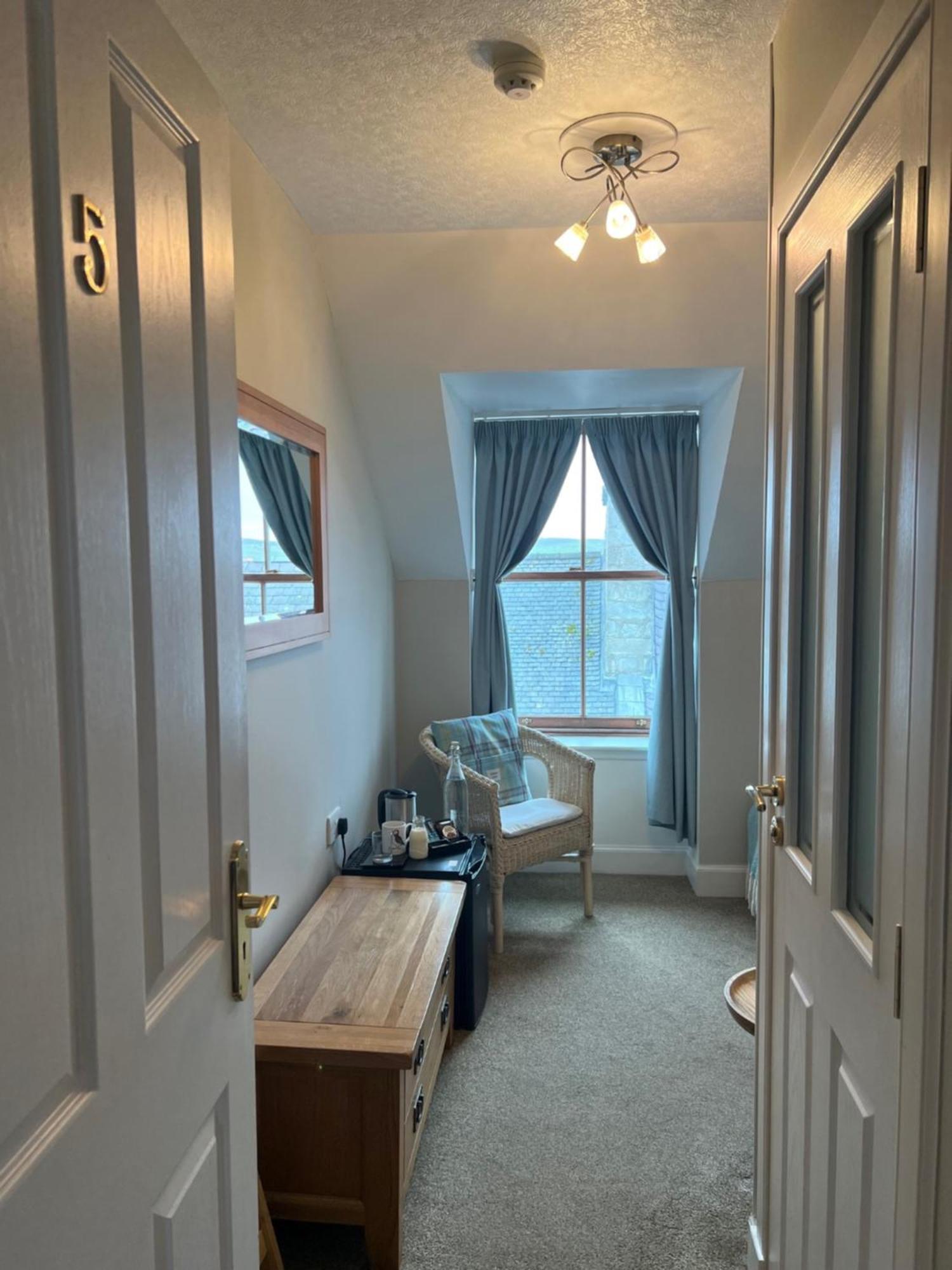 Fort Charlotte Guest House Леруик Екстериор снимка